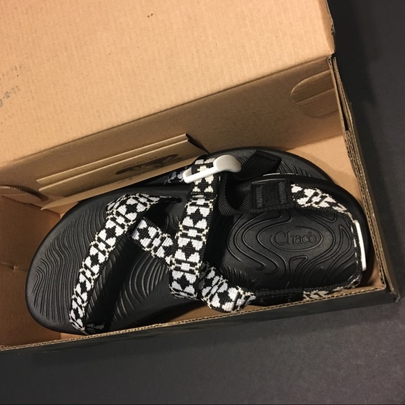 NEW Chaco Zvolv Sport Sandal - Picture 2 of 8